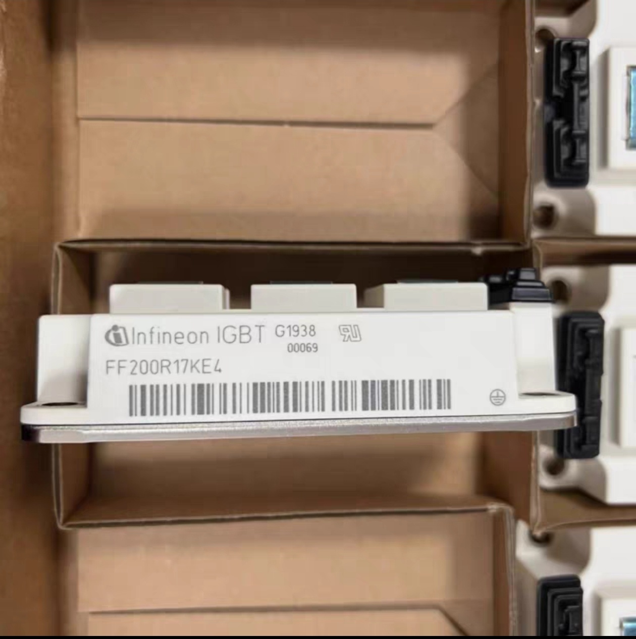Infineon FF200R17KE4